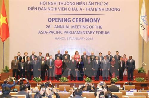 出席亚太议会论坛第26届年会的代表。（图片来源：越通社）