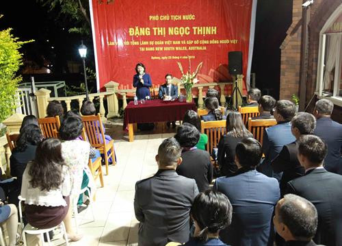 国家副主席邓氏玉盛视察越南驻悉尼总领事馆 ảnh 2
