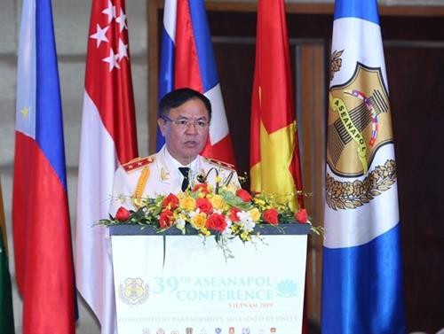 越南公安部调查局办公室主任陈文卫中将在闭幕式上致辞时。图自越通社