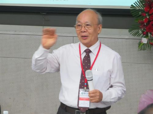 越南畜牧协会会员阮文德发表讲话图。图自越通社