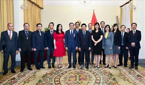 与会代表合影 图自越通社