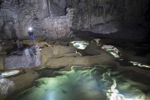 三天两夜的时间里,游客们还有机会探险虎洞穴和Over洞穴。(图片来源于互联网) 三天两夜的时间里,游客们还有机会探险虎洞穴和Over洞穴。(图片来源于互联网)