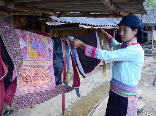麝榜人的传统服装。图：武文勇