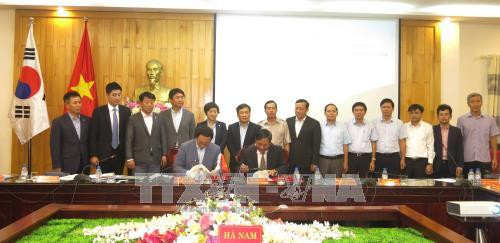 河南省人民委员会与韩国京畿道签署合作备忘录。（图片来源：越通社）