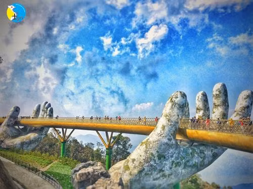 岘港市金桥被评为世界最美桥梁之一。图自互联网