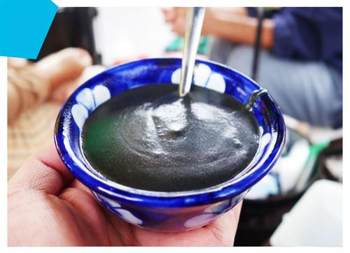 芝麻糊是会安古街人数百年来的一种熟悉早餐。图自互联网