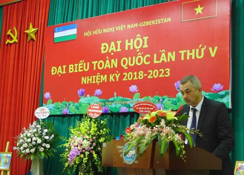 乌兹别克斯坦民族间关系和对外友好合作委员会副主席伊尚霍贾耶夫发表讲话 图自越共电子报
