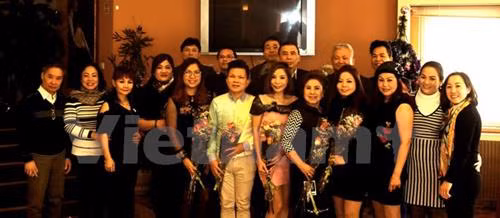 旅居捷克越南人协会领导班子。(图片来源:越通社) 旅居捷克越南人协会领导班子。(图片来源:越通社)