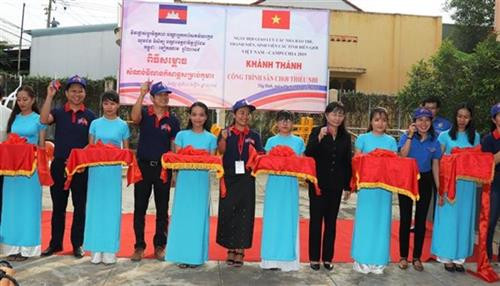 2019年越柬青年新闻工作者、青年与大学生交流会在西宁省开幕。图自越通社