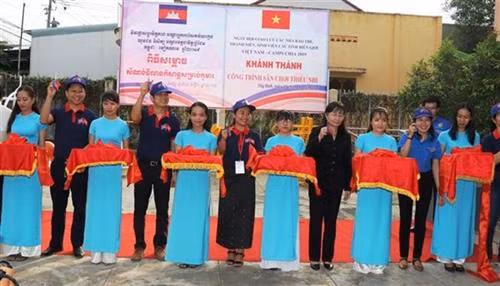 2019年越柬青年新闻工作者、青年与大学生交流会在西宁省开幕。图自越通社