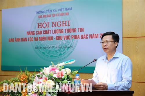 北件省人民委员会副主席范维兴在会议上发表讲话。记者 黄河 摄