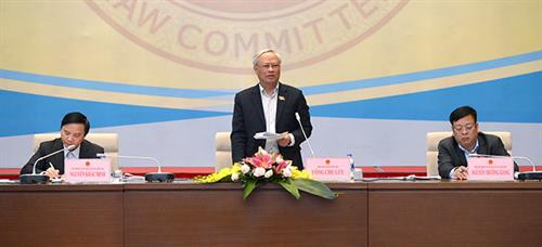 国会副主席汪周刘在会议上发表讲话。图自《人民代表报》 国会副主席汪周刘在会议上发表讲话。图自《人民代表报》