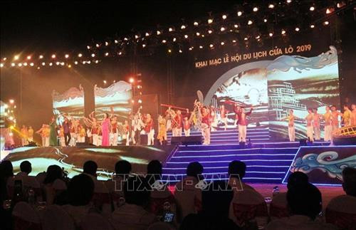 2019年炉门旅游节热闹开场 图自越通社