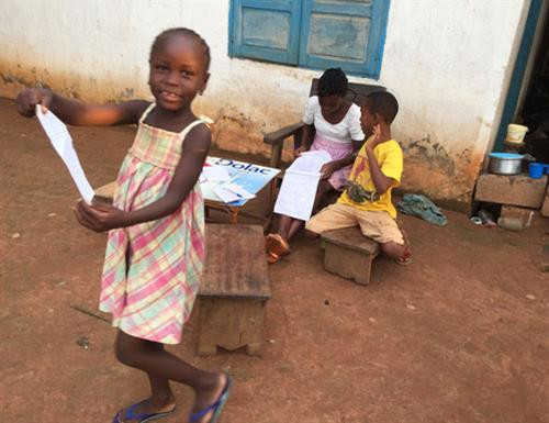 孩子们很热爱学习。（图片来源：vnexpress.net）