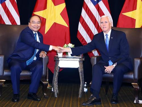 越南政府总理阮春福会见美国副总统迈克·彭斯。（图片来源：越通社）