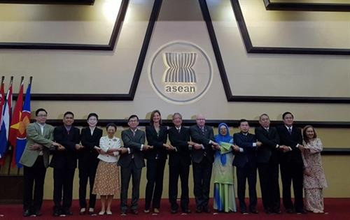 各国代表合影。图自越通社