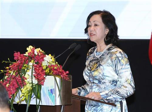 越共中央民运部部长张氏梅在会上发表讲话。（图片来源：越通社）