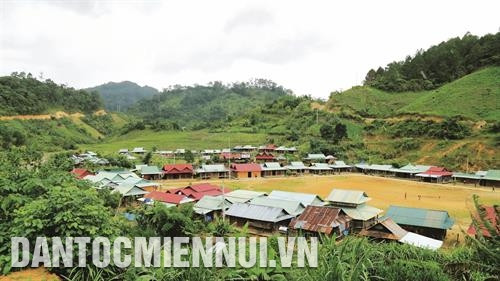 受党和国家的关注,阿叁乡安置区戈都族同胞的生活日益稳定。记者 南霜 摄 受党和国家的关注,阿叁乡安置区戈都族同胞的生活日益稳定。记者 南霜 摄