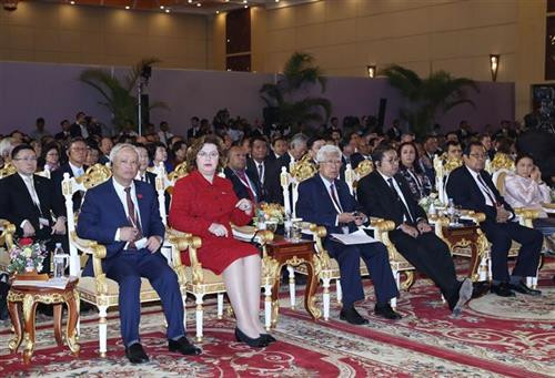 出席会议的各代表。图自越通社 出席会议的各代表。图自越通社