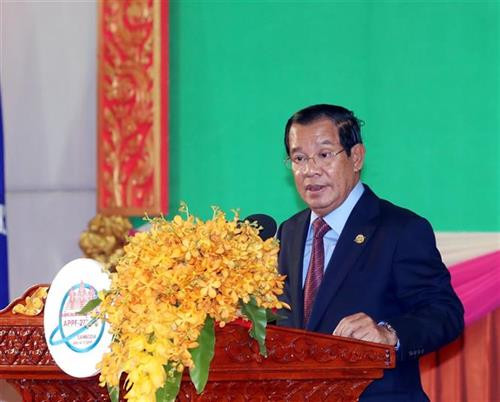 柬埔寨国会主席、2019年亚太议会论坛轮值主席韩桑林致开幕词。图自越通社 柬埔寨国会主席、2019年亚太议会论坛轮值主席韩桑林致开幕词。图自越通社