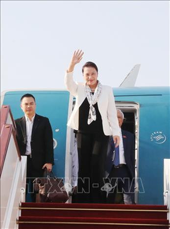 越南国会主席阮氏金银抵达暹粒 开始出席APPF- 27之行。图自越通社