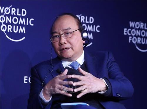 越南政府总理阮春福在对话会上发言。图自越通社
