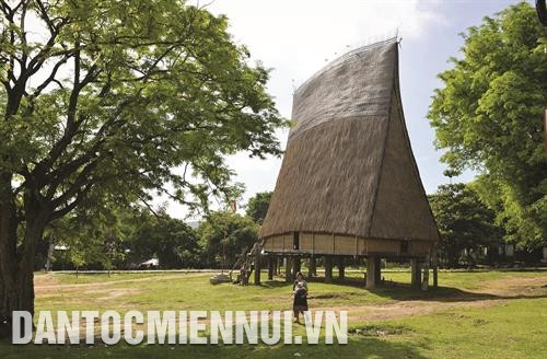 嘉莱族的龙屋像斧刃一样。