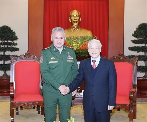阮富仲总书记会见俄罗斯国防部长谢尔盖·绍伊古。（图片来源：越通社）