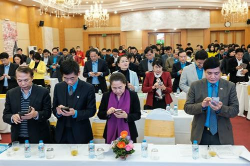 越南劳动总联合会启动发短信募捐活动 帮助工人回家团圆过新年。（图片来源： laodongthudo.vn）