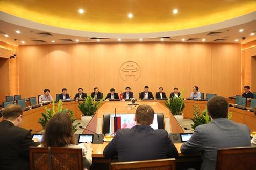 工作座谈场景。图自越通社