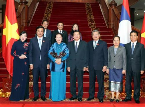 双方代表合影。图自越通社