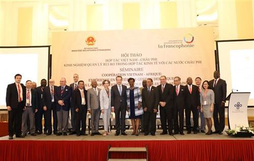 与会代表合影。图自越通社 与会代表合影。图自越通社