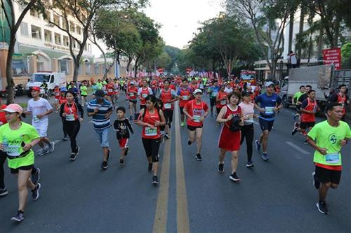 2019年Techcombank杯第三届胡志明市国际马拉松赛有近13000人参加。图自越通社 2019年Techcombank杯第三届胡志明市国际马拉松赛有近13000人参加。图自越通社