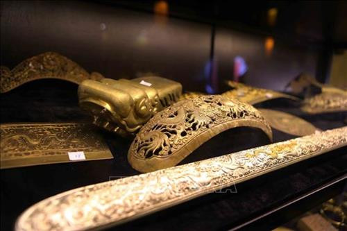 此次展会展出了许多精致手工艺品。图自越通社