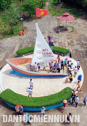 地处玉显县地角（Đất Mũi）乡的金瓯角文化旅游公园是生态旅游区，主要研究金瓯角世界生物圈储备区各红树林生态系统。图：福青