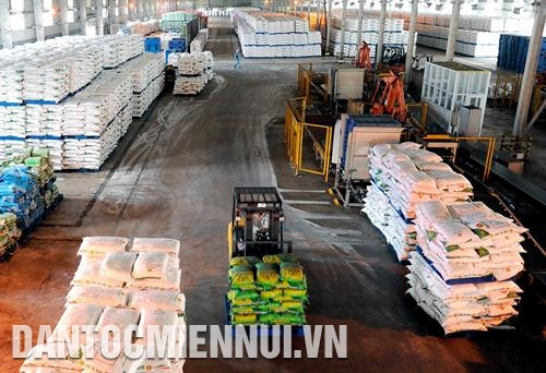 金瓯省尿素生产厂年功率为80万吨，该厂总面积为52公顷，在幽明县庆安乡建设，投资总额约为9亿美元。图：福青