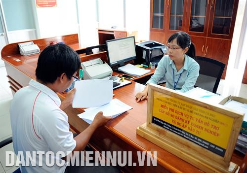 引导企业在金瓯省集中行政手续办理中心办理投资注册手续 。图：福青