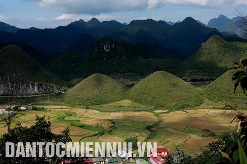 双山景色之美让游客流连忘返。记者 安成达 摄