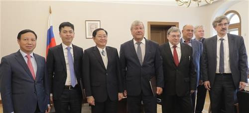 代表合影、图自越通社 代表合影、图自越通社