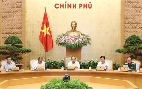 越南政府总理阮春福继续主持7月份政府例行会议 越通社记者 统一 摄 越南政府总理阮春福继续主持7月份政府例行会议 越通社记者 统一 摄