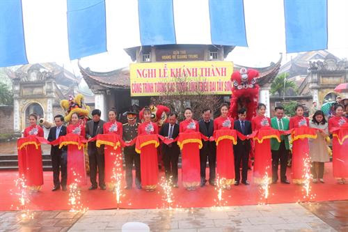 西山朝代将领雕像工程落成揭牌仪式。图自越通社