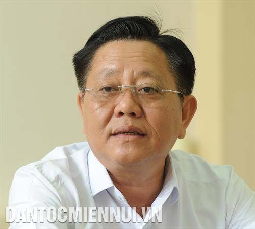 “河仙市正推进旅游贸易促进和推广工作；对各旅游景点的景观进行整治，继续进行城市机关整理，升级改造城市，不愧于祖国以西南边境地区可持续发展核心的作用”。河仙市人民委员会副主席潘文春说。记者 安孝 摄