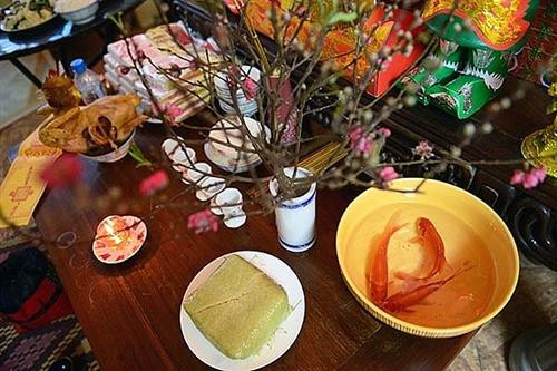 每个家庭都准备饭菜、供品和冥纸，以祭祀灶神。图自因特网