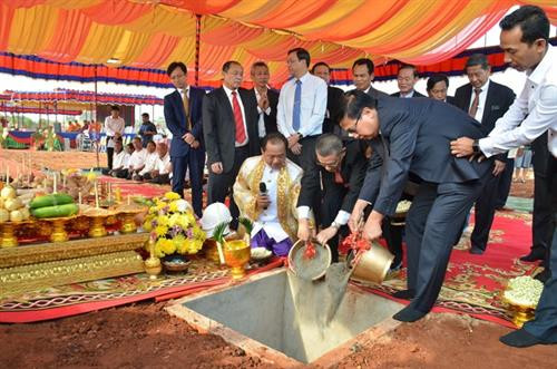 柬埔寨示范边境集市动工仪式。（图片来源：越通社）
