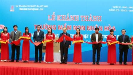仁和幼儿园的开园剪彩仪式。（图片来源：http://baohungyen.vn）