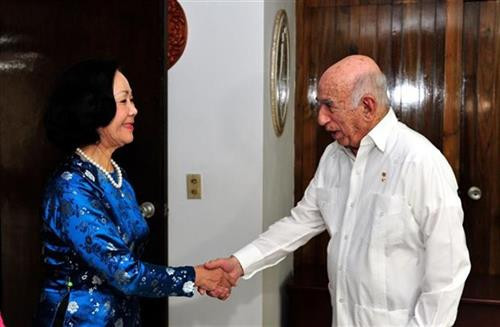 古巴共产党中央委员会第二书记何塞·拉蒙·马查多·本图拉会见张氏梅。图自越通社