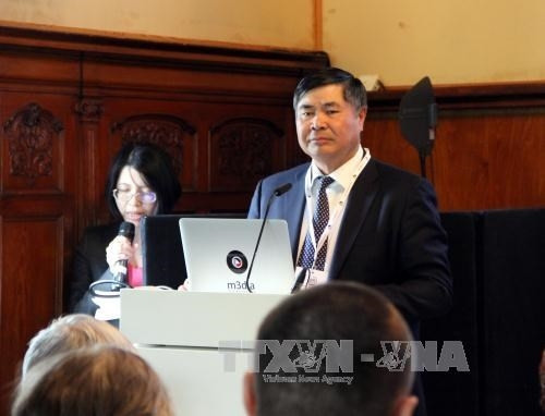 越南驻德大使段春兴在研讨会上致辞。（图片来源：越通社）