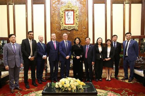 双方代表合影。图自越通社 双方代表合影。图自越通社