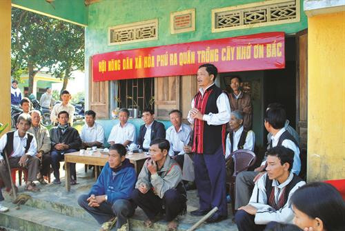 一名戈都族人将文化送进村寨 ảnh 3