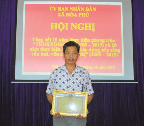 一名戈都族人将文化送进村寨 ảnh 1